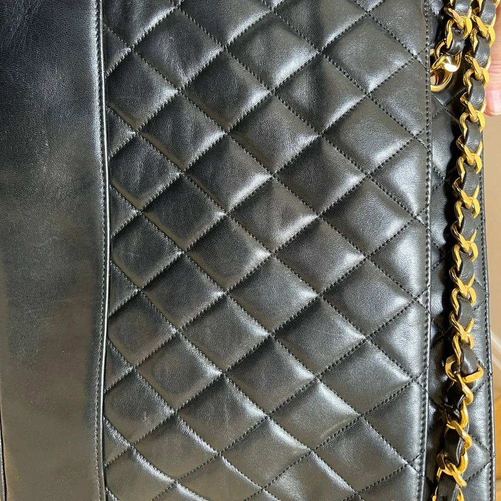 Vintage CHANEL Black Quilted Leather Shoulder Bag with 24K Gold Chain Straps - Picture 4 of 16